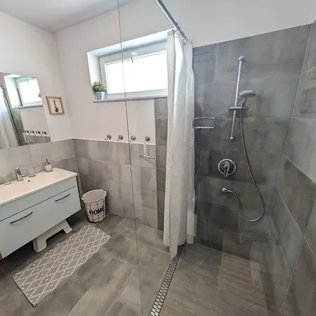 In - Balaton 53718 * Tihany