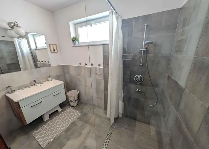 In - Balaton 53718 * Tihany